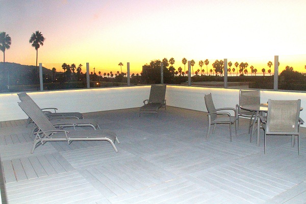 New Roof Deck with Ocean and Palos Verdes views and Gorgeous Sunsets