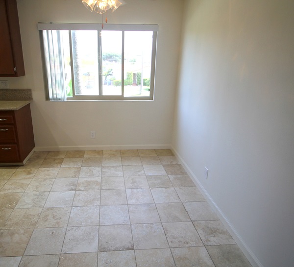 Dining room with Travertine marble floor